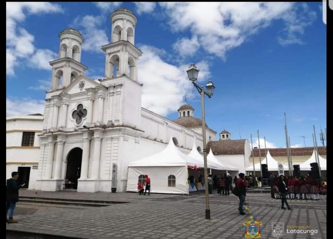 Loreto Hotel Latacunga Exterior photo